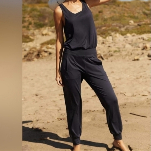 Sweaty Betty Gary Jumpsuit Black Sleeveless Relaxed Fit Jogger Style - Size XL - Picture 1 of 15
